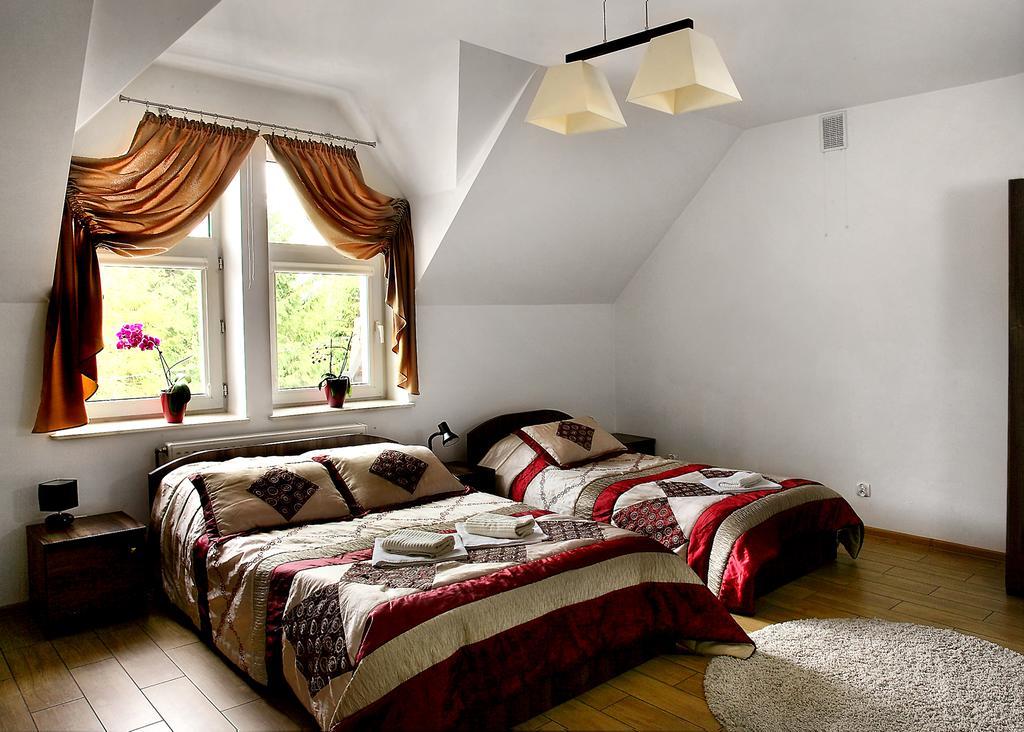 クロスノ Wodnik Bed & Breakfast エクステリア 写真